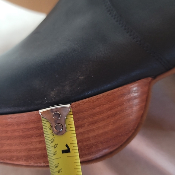 Chic Black Leather Heeled Boots - Picture 6 of 6